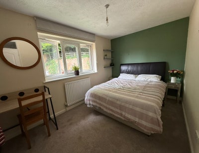 Spacious double room in Haslemere Main Photo