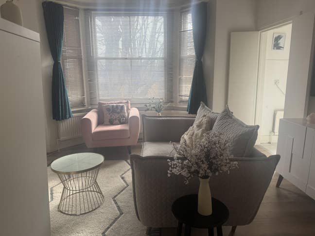 Lovely self contained studio flat Main Photo