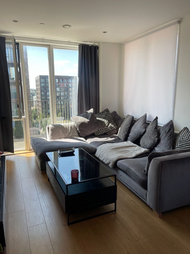 Modern 2-Bedroom Apartment in the Heart of Docklan Main Photo
