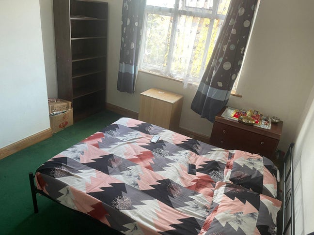 ✨ Spacious Fully-Furnished Double Room for Rent ✨ Main Photo