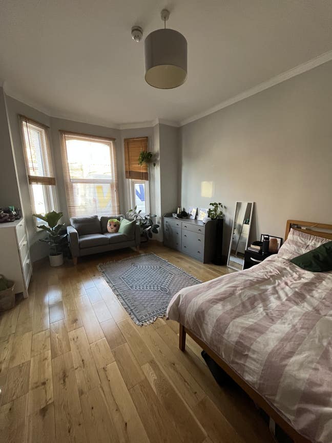 Bright Spacious Room Close to Tooting Bec Main Photo