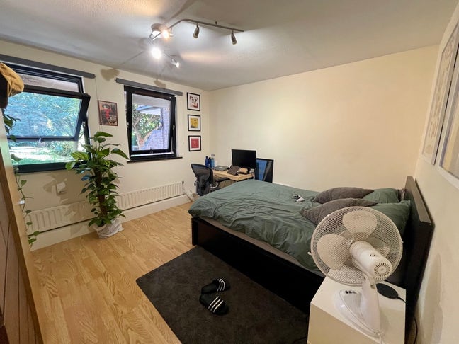 *Rent Includes All Bills 2 Rooms Available Lounge* Main Photo
