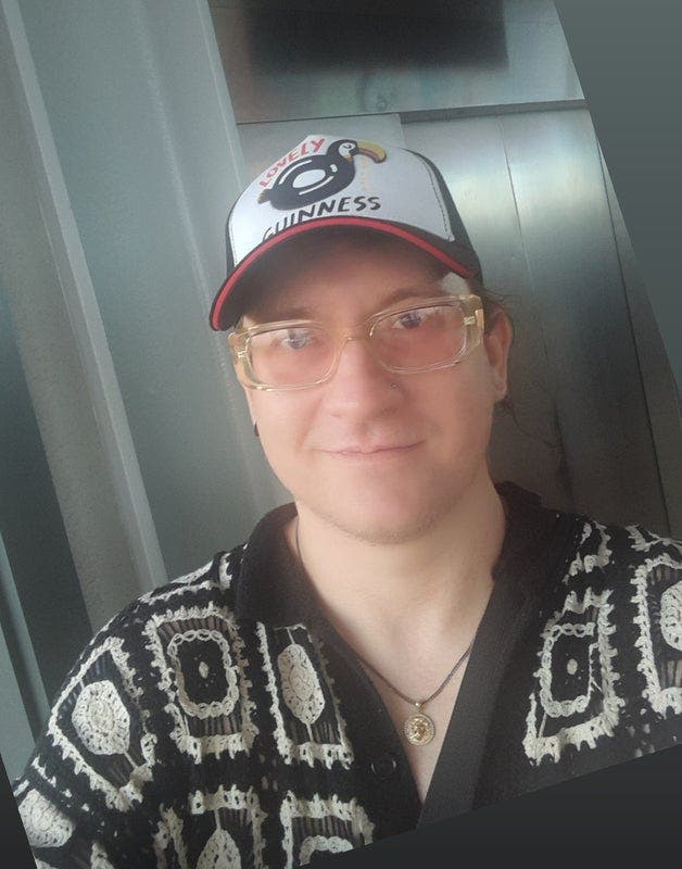Professional Male seeks a single or double room Main Photo