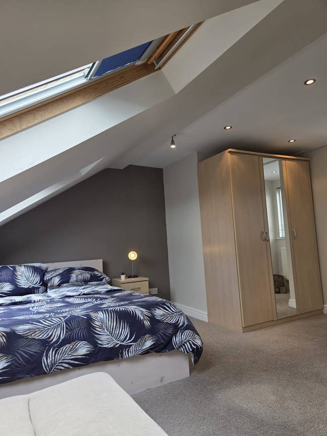 🍓 Refurbished, Ensuite Double Close to BVH - FY3 Main Photo