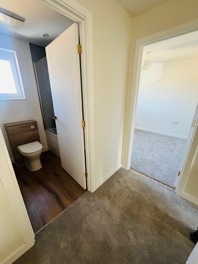 Double Room to Rent Main Photo