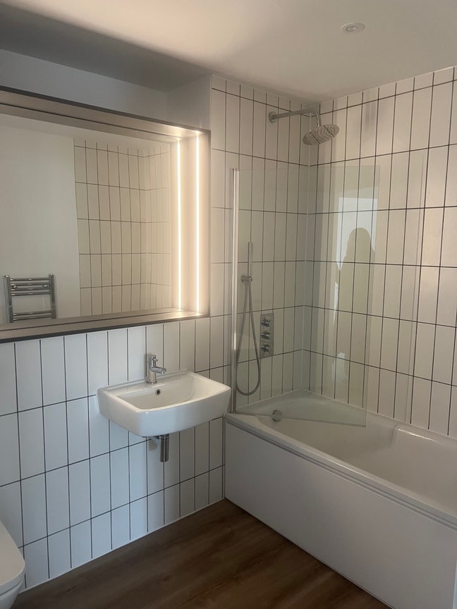 Furnished Room with Gym & Cinema Access.  Main Photo