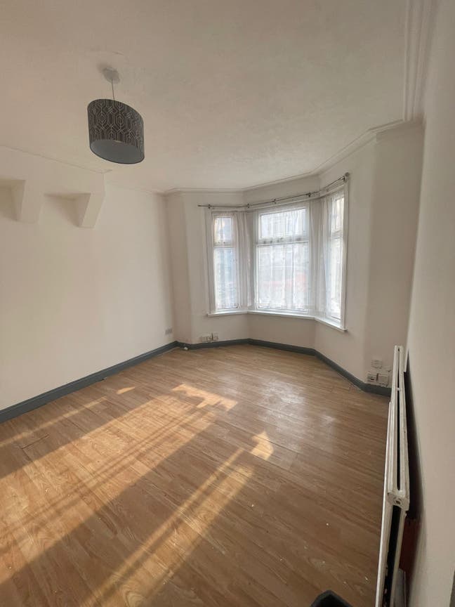 🏡Double Room In Sharing  IG11 £400-£500 | Bill in Main Photo