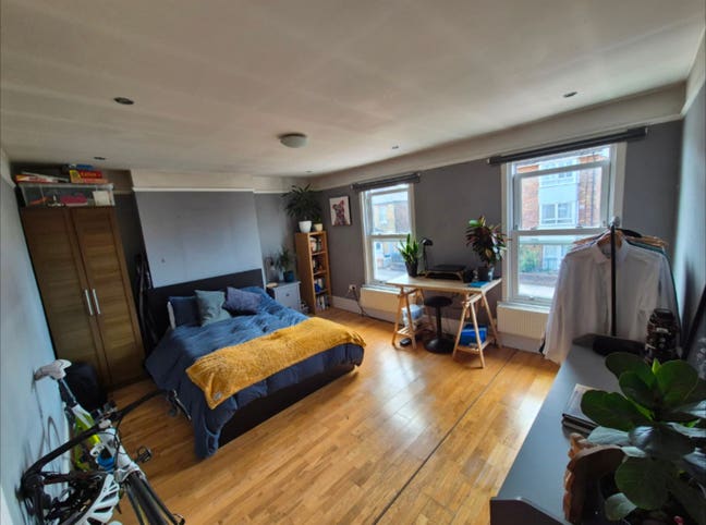 Large bright room in an AMAZING house in Collier's Main Photo