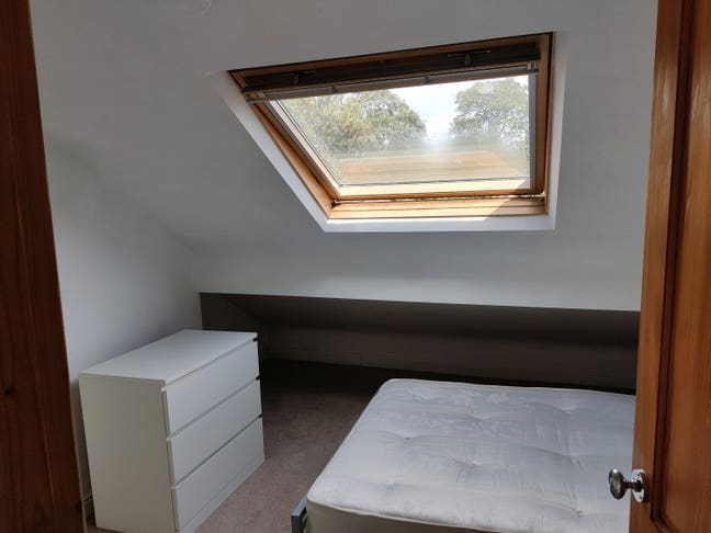 2 large attic rooms  Main Photo