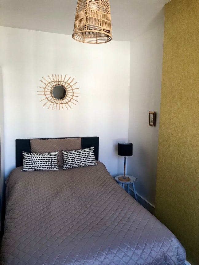 A stylish studio room with sleeping & dining space Main Photo