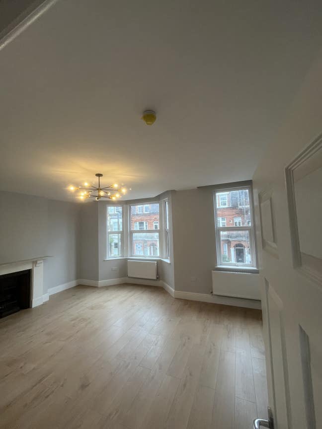 4 Large beds in Norroy Road, Central Putney SW15 Main Photo