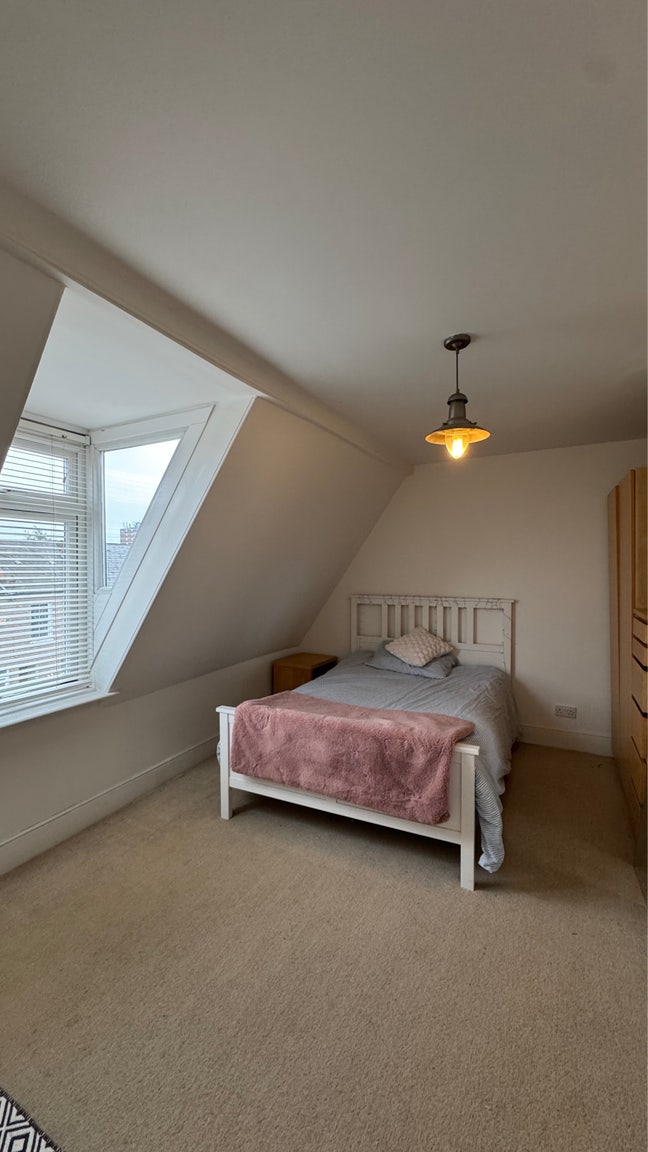 Large,Double Bedroom 8 min walk to East Croydon Main Photo