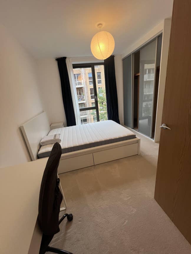 Newly decorated En-suite Double Bedroom  Main Photo