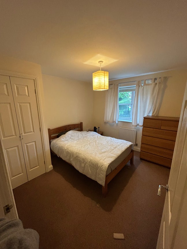 Large Double Bedroom to Rent in Kirkstall Leeds Main Photo