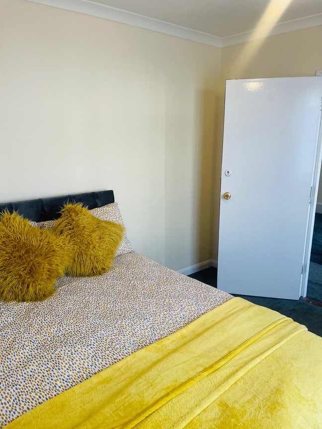 Double room available now - Hayes UB3 2ED  Main Photo