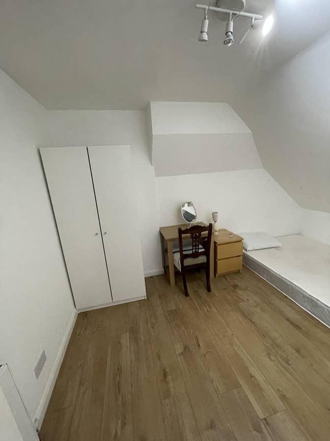 Large Double Room in Nice Street Main Photo