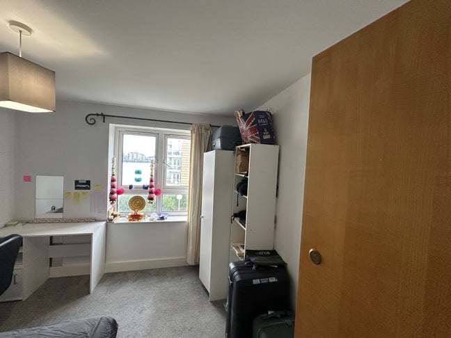 Double Bedroom Flatshare Luxury Complex River View Main Photo
