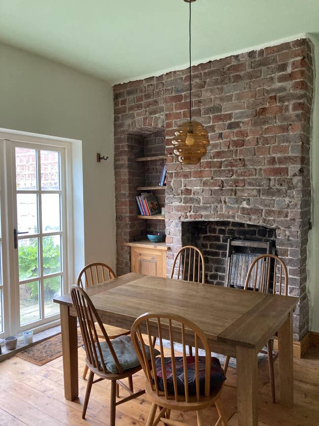 Furnished Room in Peaceful Home. Superb Area. Main Photo