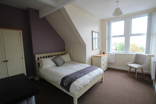 Fantastic tooms close to town centre Main Photo