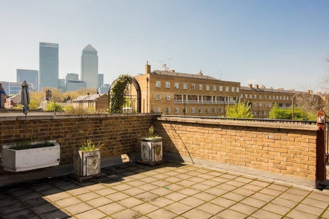 Spacious, Furnished Double Room near Canary Wharf Main Photo