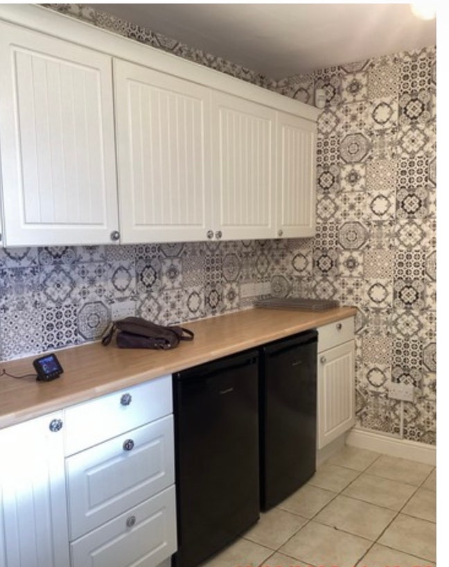 2 rooms to rent in a 3 bedroom property  Main Photo
