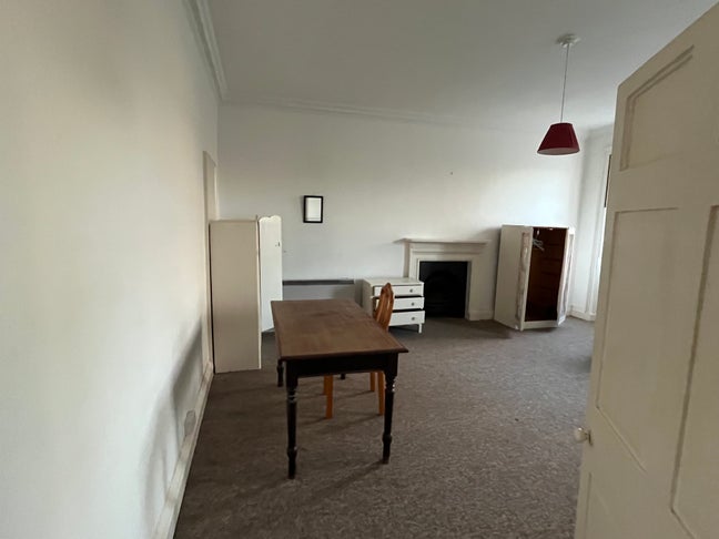 Room to rent - Ideal for PhD students  Main Photo