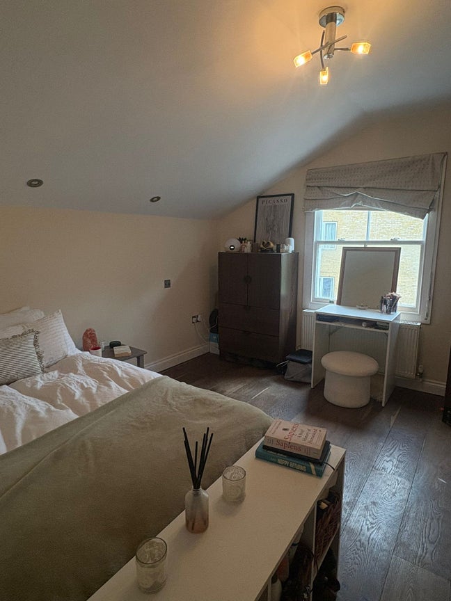 Clapham short contract  Main Photo