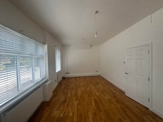 Forest Gate Stunning 1 Bed Flat (Ground Floor).  Main Photo