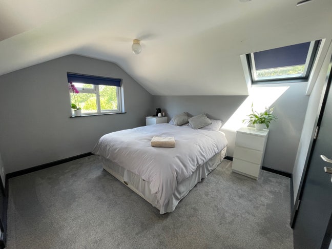 Large double bedroom with en-suite Main Photo