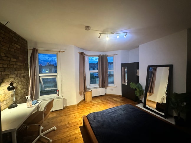 ASAP Super Large Room near Canning Town Station  Main Photo
