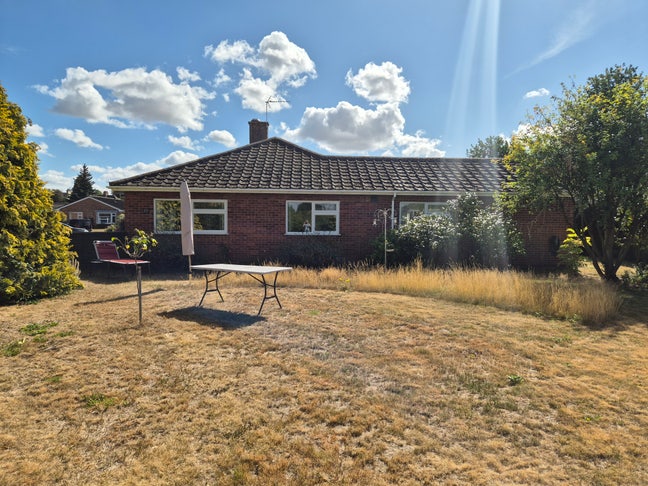 Detached spacious 2-bed house in Ely, nr Cambridge Main Photo