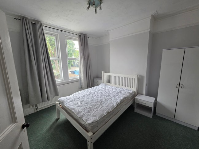 Double room house share in Windsor Main Photo