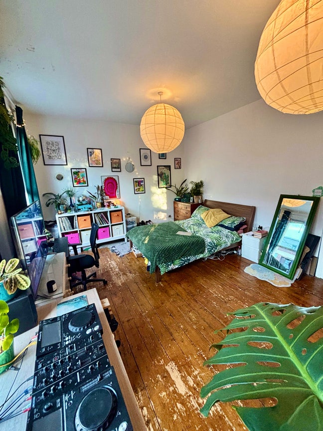 SUBLET: Huge double room in Hackney Main Photo