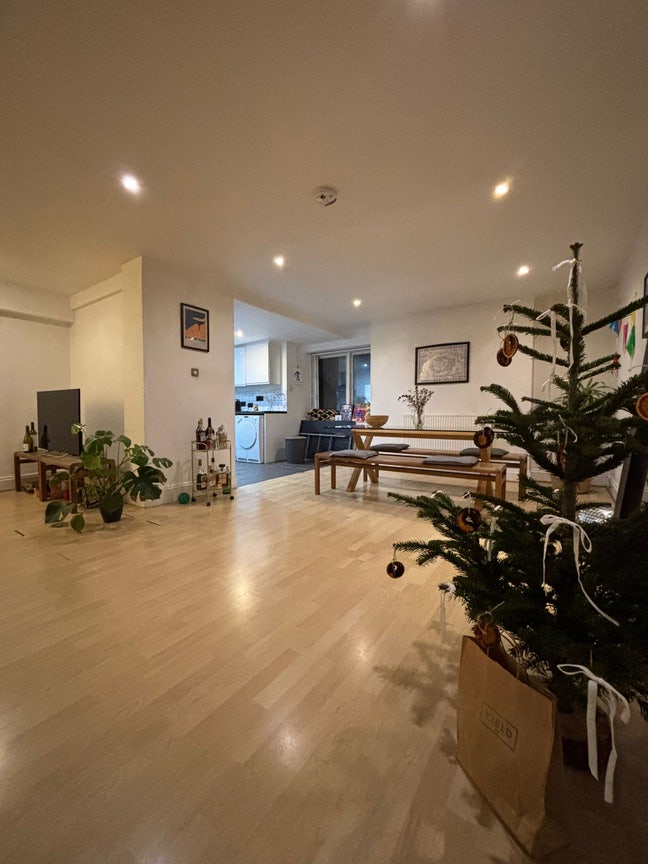 Spacious, cozy house in N16 Main Photo