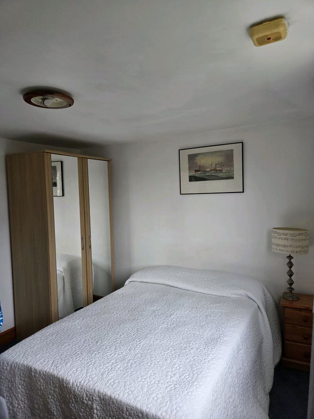 Double room to let in a house Main Photo
