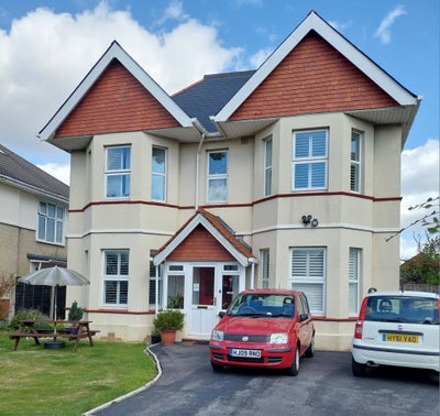 Room in friendly home,,  Main Photo