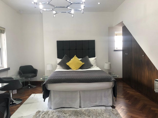 🌟 Bright Double Room in Stylish Flat Share  Main Photo