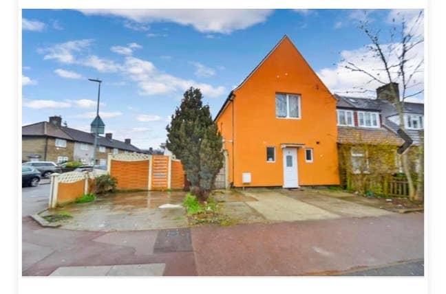 Double master bedroom available to let in Dagenham Main Photo