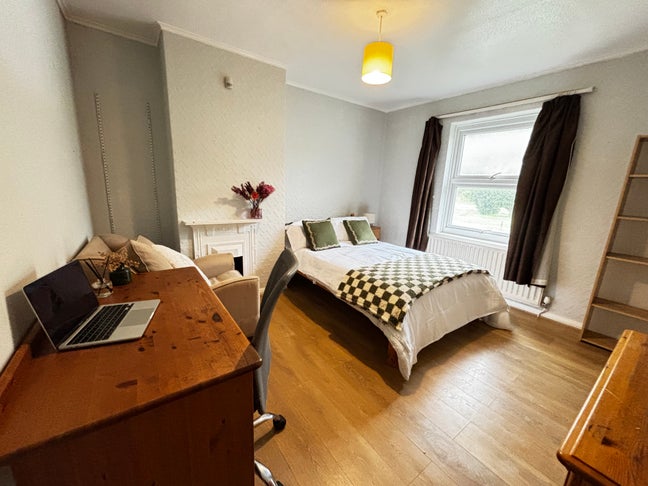 Brighton Rooms w/ Bills + Garden + Parking 🌳 Main Photo
