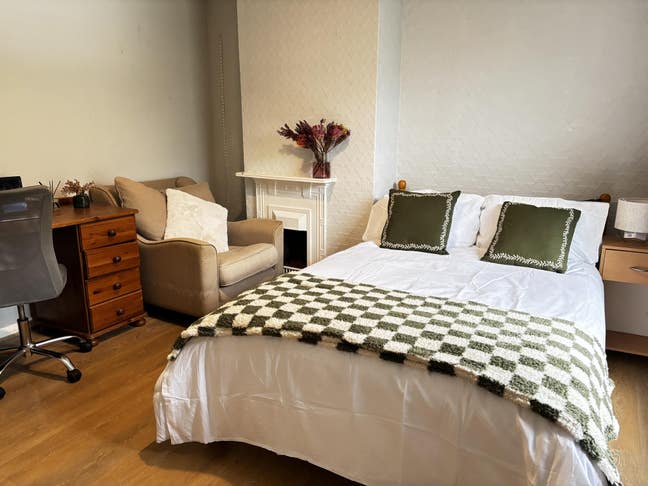Brighton Rooms w/ Parking + Huge Garden 🌿 Main Photo