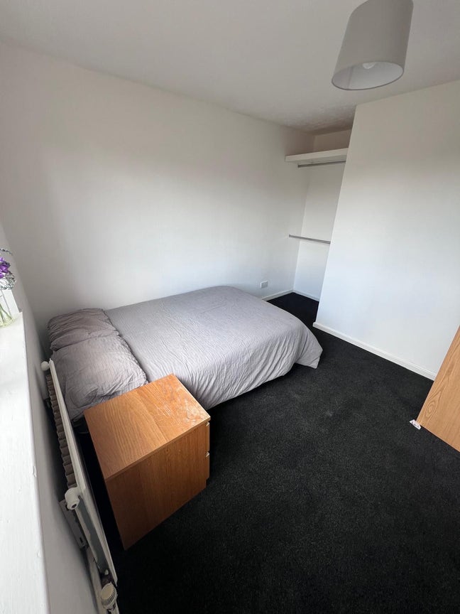 Newly decorated room to rent in Madeley / Telford Main Photo