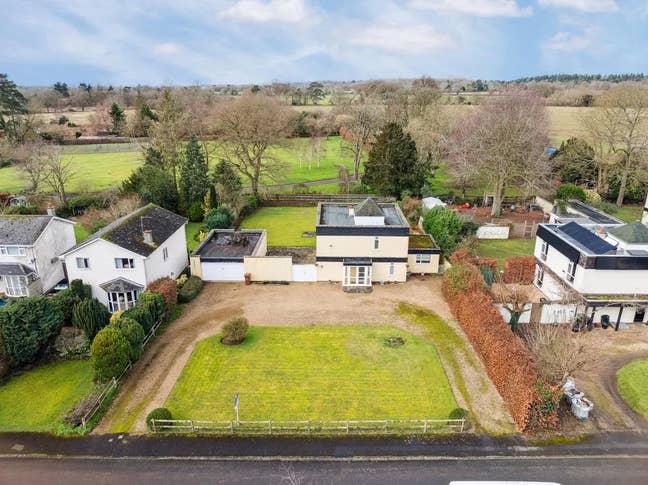 Large detached unfurnished house Abingdon £2100 Main Photo