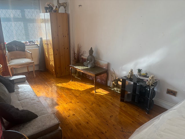 Room available  Main Photo