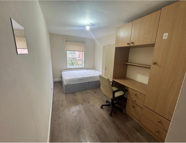 4 Double En-suite rooms in great location - LS3 Main Photo