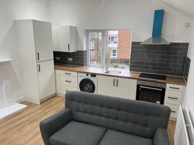 Crystal Palace SE19 — 4-Bed House w/ Garden  Main Photo