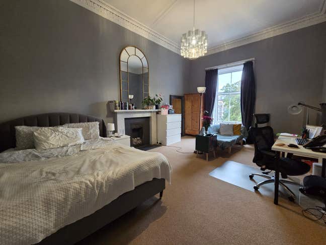 King size large bedroom at West End  Main Photo