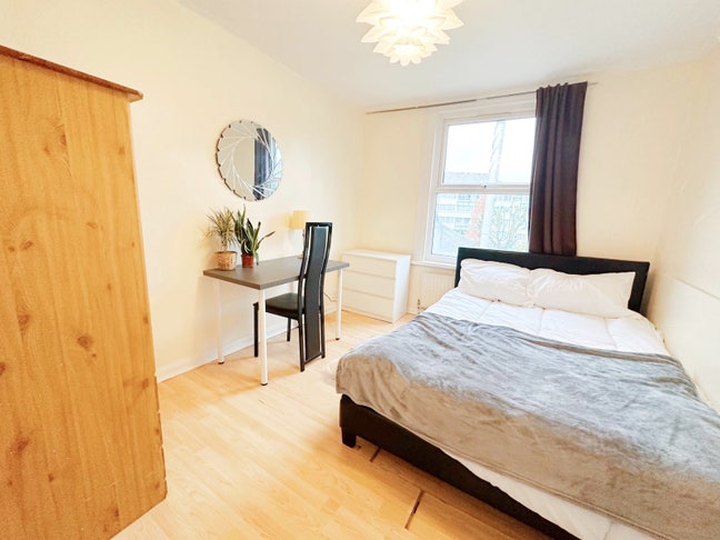 Cozy Double Room 3 Min to Surrey Quays station  Main Photo