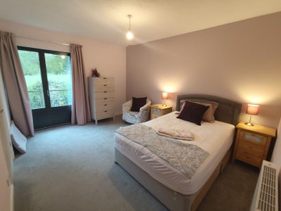 Spacious double room, private lounge Main Photo