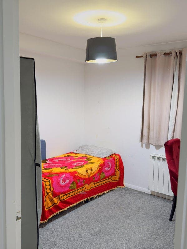 1 bed room for rent  Main Photo
