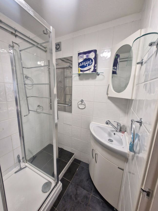 1 double room share apartment  Main Photo